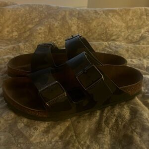 birkenstock arizona birko-flor in desert soil camouflage green